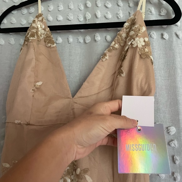 MissGuided Embroidered Plunge Maxi Dress - Picture 5 of 5